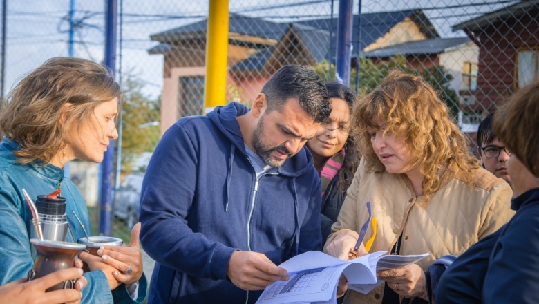 Vuoto y los vecinos del barrio Perón analizaron las obras para el sector