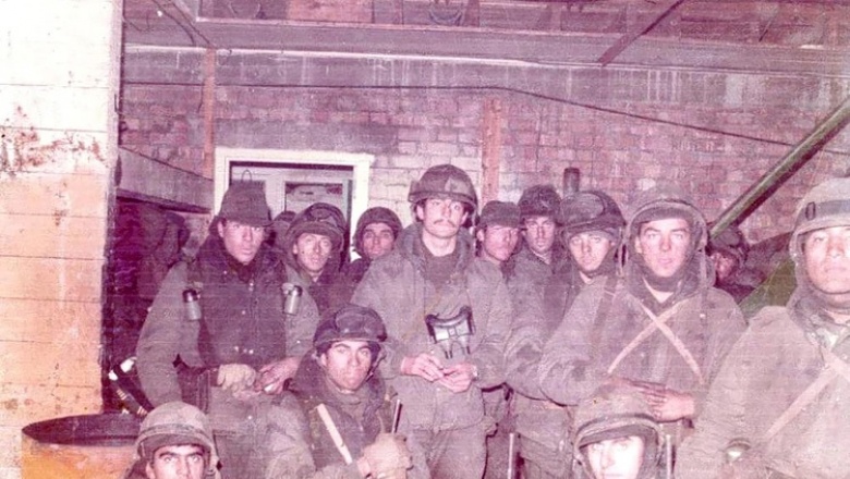 Un casco inglés manchado de sangre y la nobleza de un militar argentino que no descansó hasta encontrar a la familia de su antiguo enemigo para devolverlo
