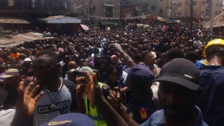 Más de 100 niños atrapados en el derrumbe de una escuela en Lagos, la ciudad más poblada de Nigeria
