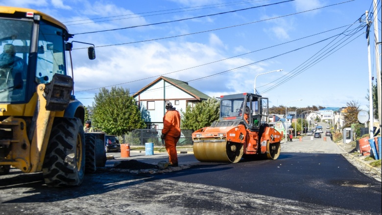 Avanza la repavimentación de Yrigoyen desde la rotonda de Formosa hasta Los Ñires