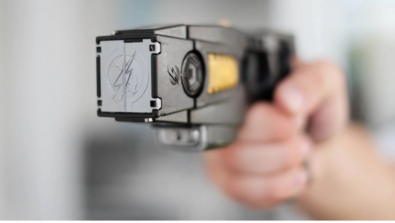 En qué casos las fuerzas de seguridad podrán usar las pistolas eléctricas Taser