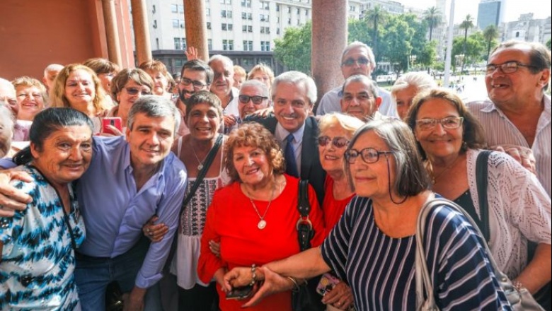 El Gobierno oficializó el aumento de 2,3% más una suma fija de $1.500 para los jubilados