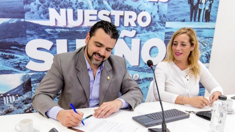 Agua potable y cloacas para 700 familias: Vuoto y ENHOSA iniciaron el proceso licitatorio para el sector K y D