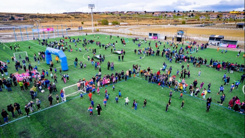 El intendente Vuoto inauguró un nuevo campo de juego en del Estadio Hugo Lumbreras