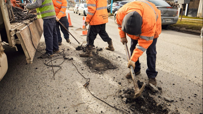 El Municipio continúa con el bacheo de calles