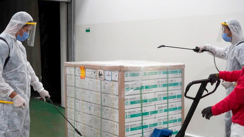 Comenzó la distribución de 406.800 vacunas Sinopharm a todo el país y gestionan más dosis