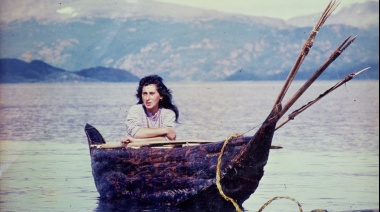 La artesana que construyó canoas con la antigua técnica yámana