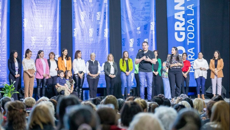 Miles de mujeres participaron del bingo "Nosotras Podemos"