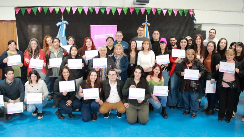 66 vecinos recibieron los certificados de formación en las capacitaciones de la Municipalidad de Ushuaia
