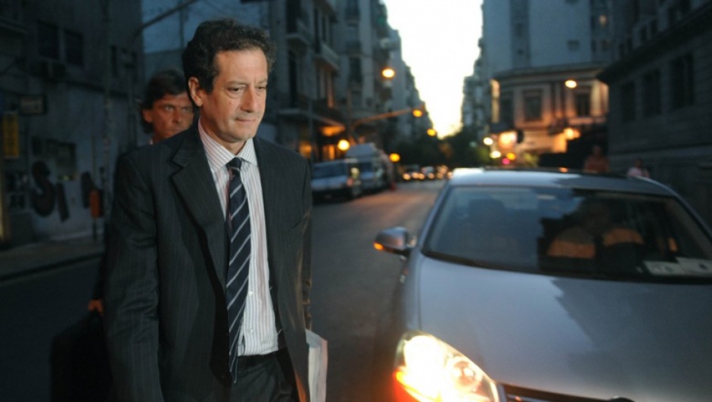 Pesce se reunió con los bancos y prepara una normativa para bajar las tasas de las tarjetas