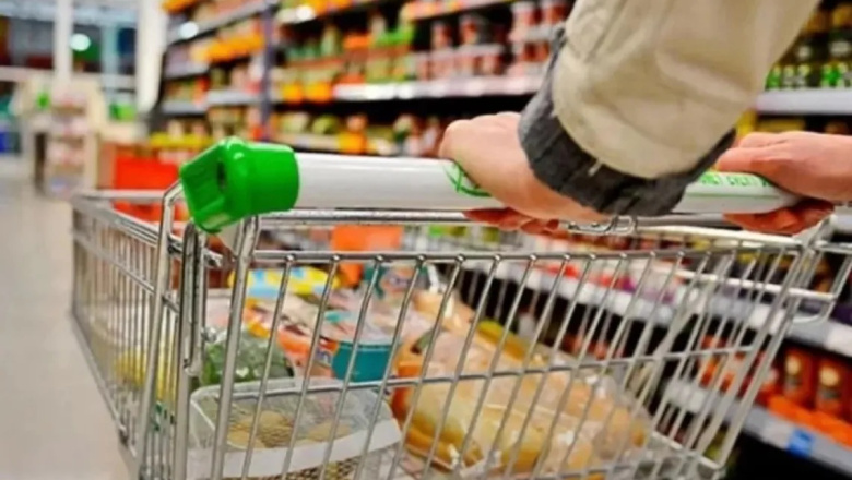 Una familia tipo necesita casi cuatro salarios mínimos para no caer en pobreza