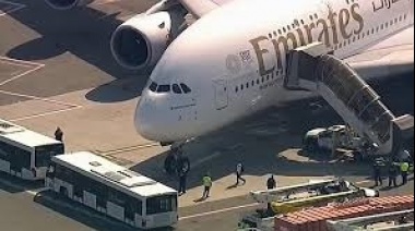 Un avión de Emirates en cuarentena