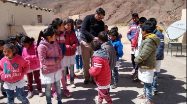 Catamarca: Los chicos caminan 4  horas para llegar a esta escuela