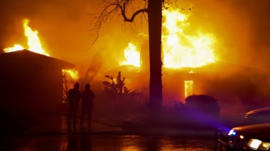Incendios devastadores golpean California: miles de evacuados y propiedades en ruinas