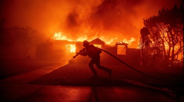 Asciende a 16 la cifra de muertos por incendios forestales en Los Angeles