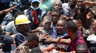 Colapso de escuela en Nigeria : hay 25 niños muertos y 16 rescatados
