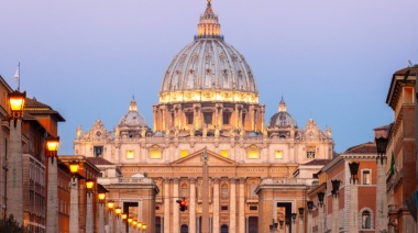 Mientras la Iglesia ostenta propiedades millonarias, el papa Francisco las considera un “derecho secundario”