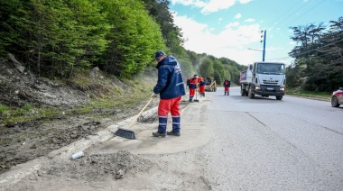 La finalización del invierno da lugar a la remoción de barro y tierra de la vía pública