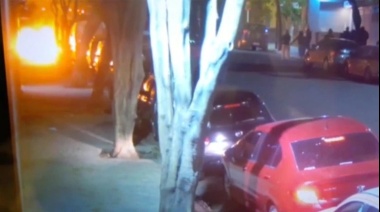 Encapuchados atacaron el edificio del diario Clarín con bombas molotov