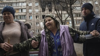Zelensky denunció que hay “niños bajo los escombros” tras el ataque de Putin al hospital infantil de Mariupol