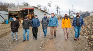 Cabandié recorrió la planta de relleno sanitario de Tolhuin