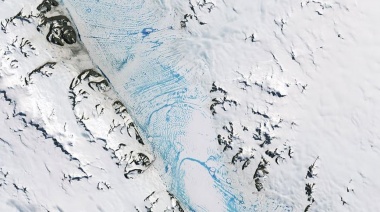 Antártida: detectaron el derretimiento generalizado en una gran barrera de hielo