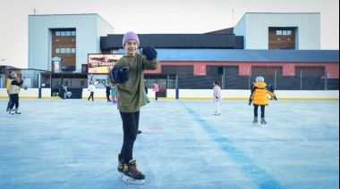 Jornadas de aprendizaje de patinaje sobre hielo en la pista "Tachuela Oyarzun"