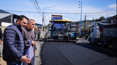 El intendente Vuoto recorrió los trabajos de repavimentación en Avenida Alem