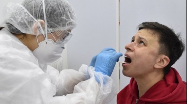 La razón por la que algunos pacientes recuperados de covid-19 pueden volver a dar positivo, según la OMS