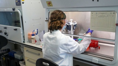 La vacuna contra el coronavirus de la universidad de Oxford produjo una “doble defensa” contra la enfermedad en su primera fase de testeo