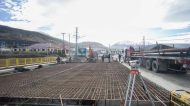 Obras en Ushuaia: Se hormigonó la segunda mano del puente sobre Arroyo Grande