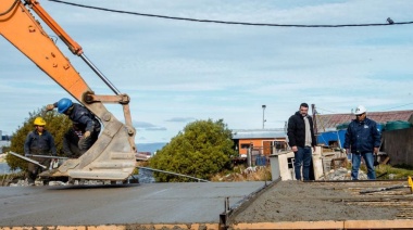 Hormigonaron la primer media calzada del puente sobre Perito Moreno en Ushuaia