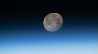 Por qué la Luna se está encogiendo "como una pasa de uva"