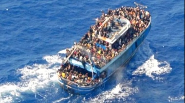 Naufragio en Grecia: Unos 100 niños iban en el barco hundido con cientos de migrantes a bordo, según los testimonios de los sobrevivientes