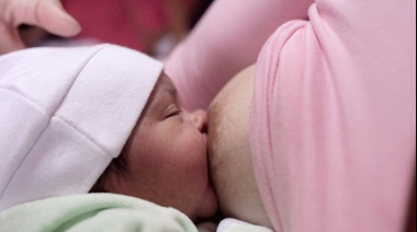 La leche materna de vacunadas contra el Covid transfiere inmunidad a bebés