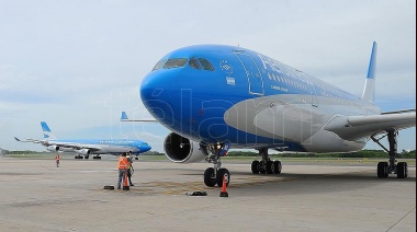 Un vuelo de Aerolíneas Argentinas parte esta tarde a Rusia a buscar las primeras dosis de las vacunas