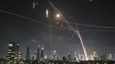 Irán responde con más de 100 misiles y se oyen explosiones en Jerusalén