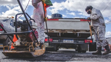 Bacheo y repavimentación de Avenida Héroes de Malvinas y calle Eva Perón