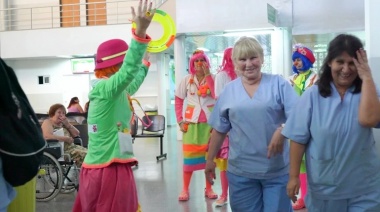 Payamédicos: un día en la vida de los héroes que se disfrazan para llevar alegría a los hospitales