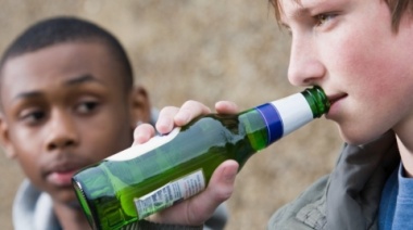 El consumo de alcohol en adolescentes afecta la formación del sistema nervioso