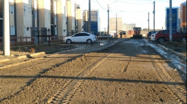 Calles de ripio: Las máquinas municipales trabajan permanentemente en su mantenimiento