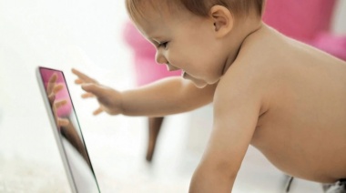 La OMS recomendó no exponer a niños menores de un año a ningún tipo de pantalla electrónica