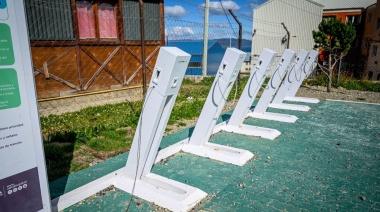 Repudiable acto de vandalismo a una plaza y al totem de bicicletas eléctricas