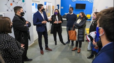 La directora de la Fundación YPF visitó el Espacio Tecnológico RGA