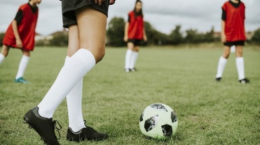 Habrá fútbol femenino en las clases de educación física de las escuelas