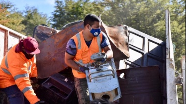Retiraron 4 camiones de residuos voluminosos y chatarra de los barrios Dos Banderas, La Cima y Las Raíces