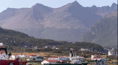 El Arctic Sunrise desde Antártida rumbo al Agujero Azul, dónde se investigarán ecosistemas marinos vulnerables