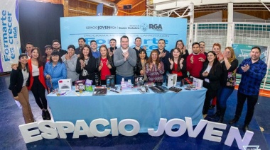 El intendente Perez acompañó la "Expo-Juventudes"