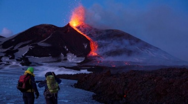 Alerta en Italia por el volcán Etna: emite lava y cenizas sin control