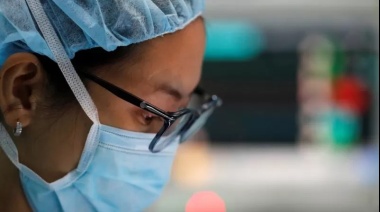 ¿Por qué las mujeres tienen más probabilidades de morir cuando son operadas por cirujanos hombres?